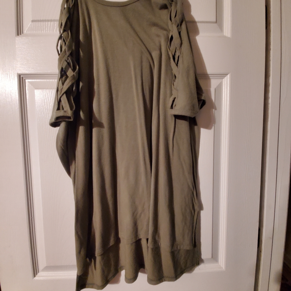 Ss top. 2x. Guc. Olive green